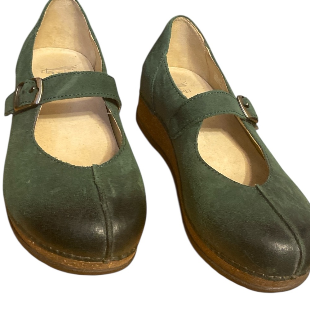 Dansko Green Suede Mary Jane Flats – Classic Comfort Meets Vintage Charm - Picture 2 of 9